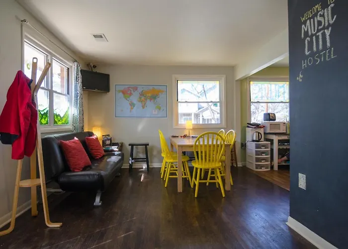 Music City Hostel